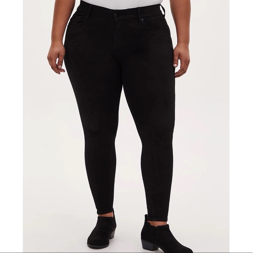 BOMBSHELL SKINNY JEAN